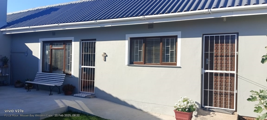 5 Bedroom Property for Sale in Hartenbos Central Western Cape